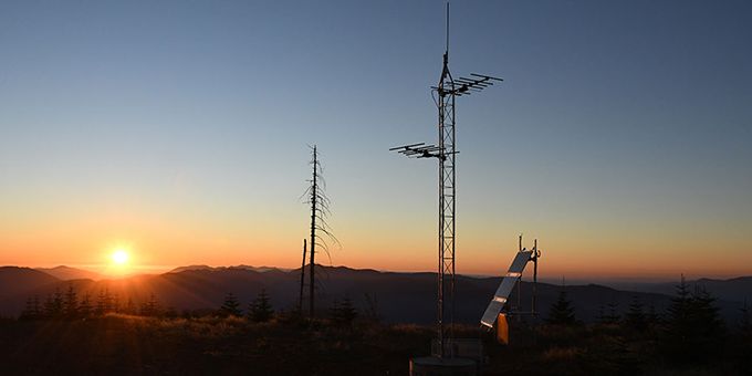 Solar-Powered Seismic Signal Monitoring Stations